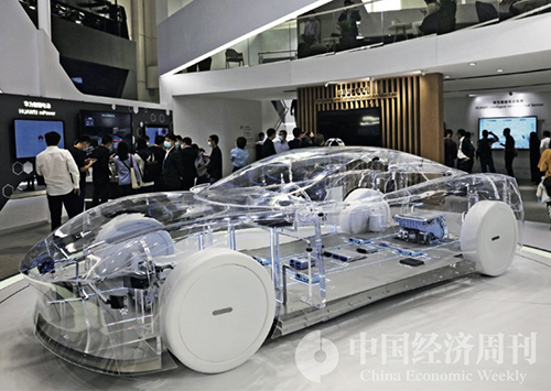 41-3 华为，2020 北京国际车展期间，华为正式发布智能座舱解决方案。华为在一年多的时间里，已经
