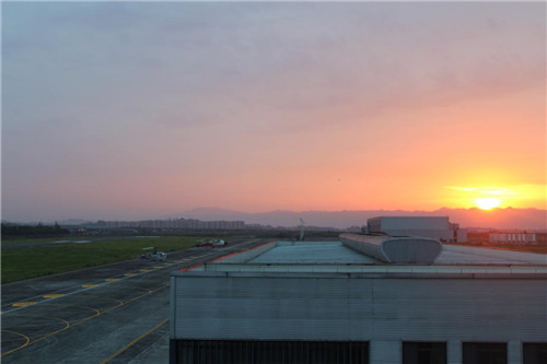 夕阳下的龙兴机场（源：两江航投集团）5