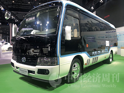 25 全球首发的氢燃料电池版柯斯达 《 中国经济周刊》记者 贾璇I摄