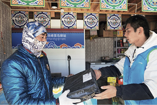 54-2 “双11”正日子到来前，远在珠峰脚下、海拔4119 米的扎西宗乡，48 岁的藏族大叔普布就