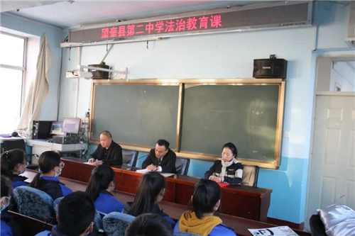 黑龙江望奎县法院联合第二中学开展送法进校园活动举行法制副校长聘任