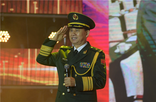 2,李炳天将军在晚会致辞 (陈瑜 摄)