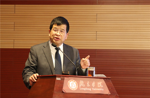 陇东学院院长辛刚国,党委副书记田雁青分别作了题为《以"高质量"引领