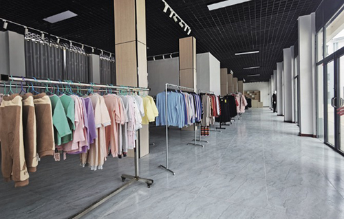 24-1 于都县银坑镇建设中的服装批发零售市场