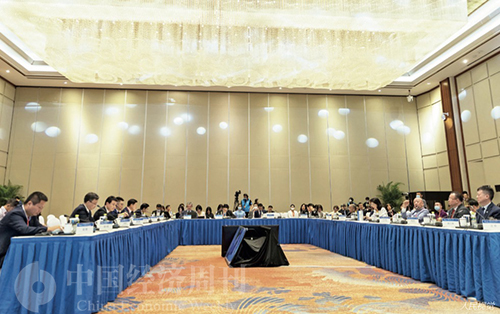 27 2021 年4 月20 日，博鳌亚洲论坛2021 年年会“金融支持碳中和”圆桌会在海南琼海举行