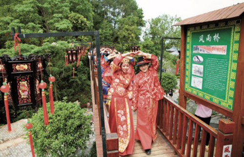 89赤土畲寨内的一座风雨桥