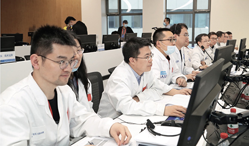 25 上海航天技术研究院火星团队成员在北京飞行控制中心执行任务