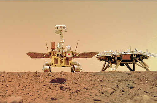 19-3 由“祝融号”火星车拍摄的“着巡合影”影像图。图片来源：国家航天局