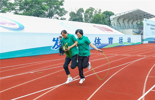 性体育文化活动,重点发展秧歌,舞龙,拔河,腰鼓,摇橹等农村体育项目