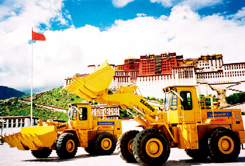 69 2001 年，世界第一台高原型ZL50G 轮式装载机在柳工研制成功。