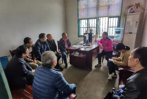 2021年4月，中央第六生态环境保护督察组在湖南省湘西州花垣县与电解锰企业负责人开展座谈。