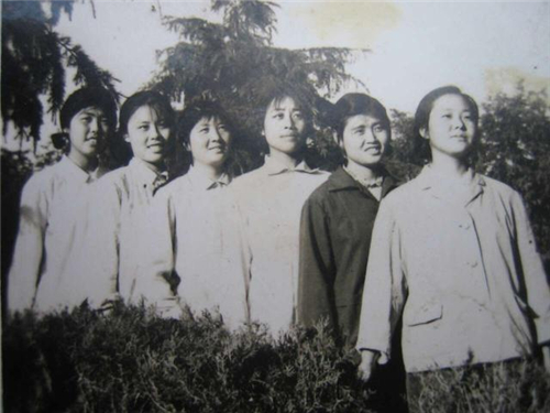 于是,1993年,38岁的张建平从公立学校辞职,创办了求实中学,我的女儿