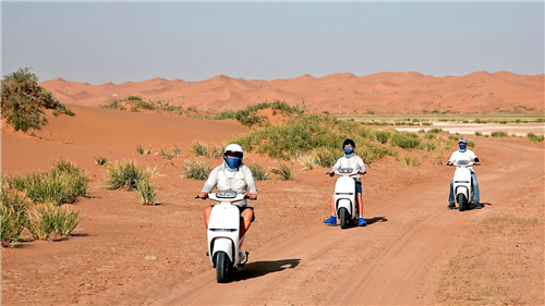 2021年9月，哈啰电动车组织粉丝环内蒙古阿拉善骑行。