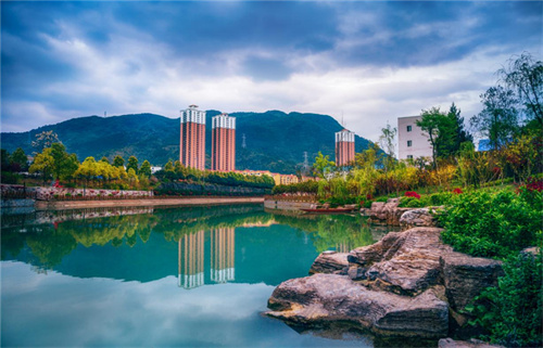 图2：俯瞰万山区木杉河湿地公园