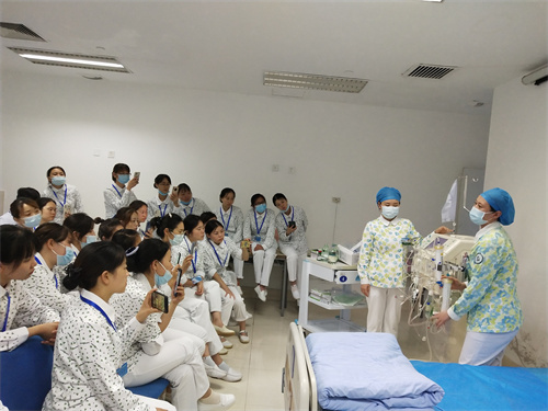 重庆新桥医院248名护士接受血液净化专科培训