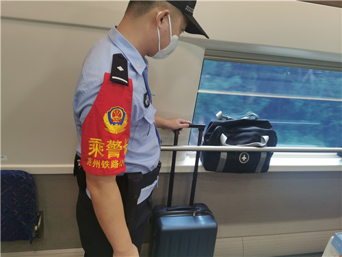 (民警找回旅客遗失行李)惠州铁路公安处乘警支队  洪喜健