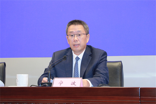 1.芜湖市委副书记、市长宁波回答记者提问
