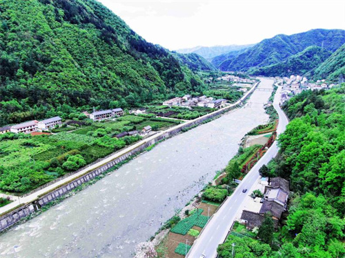 佛坪实施防洪工程等水利建设保障城乡一江安澜 吴彦峰摄 4