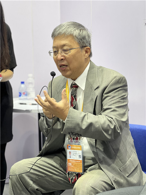 国家橡胶与轮胎工程技术研究中心首席顾问许叔亮（宋杰摄）