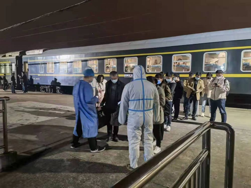 洛阳洛龙区太康东路街道构筑关林火车站防疫线守好城区东大门