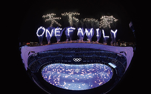 17-42月20日晚，2022北京冬奥会闭幕式上烟花表演精彩绝伦。