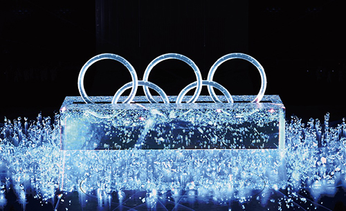 17-2 开幕式上，奥运五环“破冰”而出。