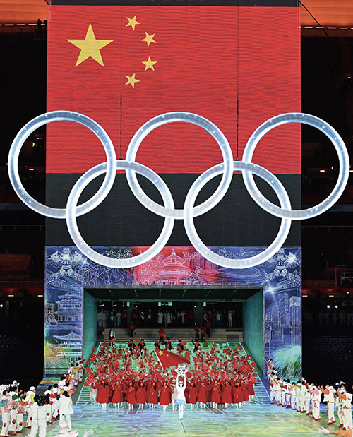 15 2月4日，北京，2022北京冬奥会开幕式，中国代表团入场。