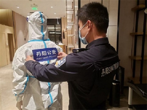 江苏丹阳公安民警在隔离酒店的暖心故事