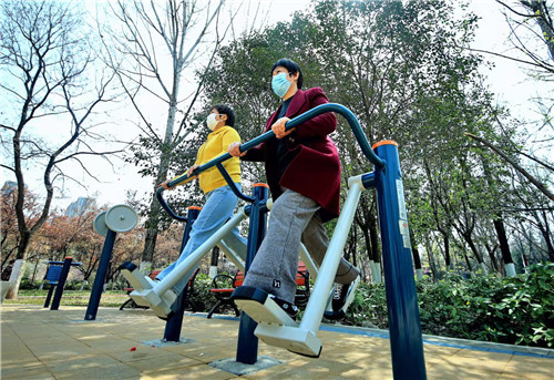 点赞家门口的健身公园洛阳洛龙区社区体育公园受到群众欢迎