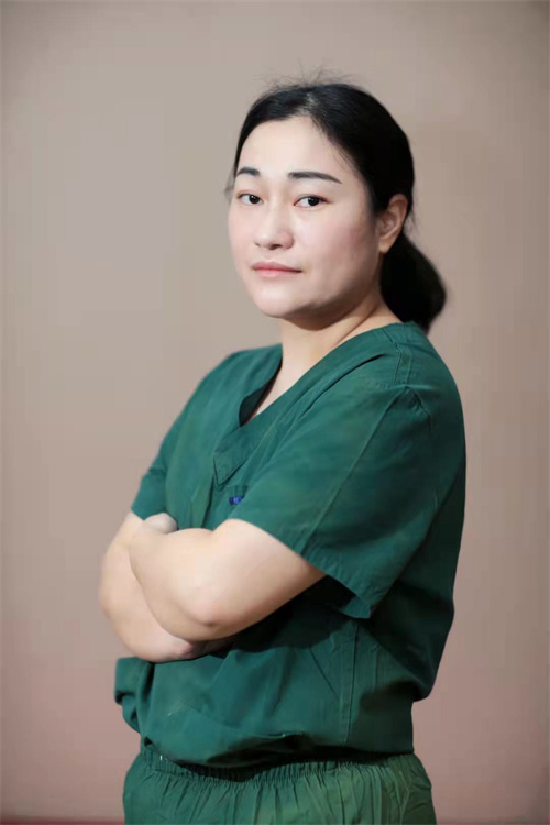 江苏盛泽医院昔日援鄂护士现变身隔离孩子的临时妈妈