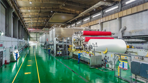 图三:岳阳林纸生产车间 (供图:中国纸业)