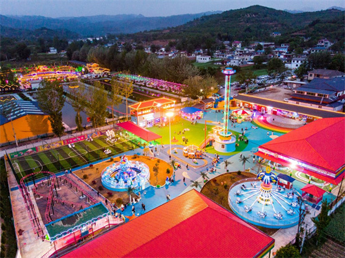 成县陈院镇渔乐动漫城游人如织    陈争强摄强化模范引领,助推经济