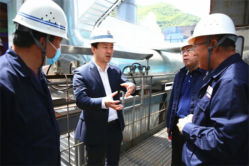 李磊坚定信心发挥优势推进高质量发展