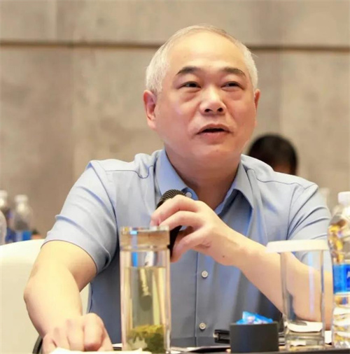 海南省湖南商会执行会长李建炜表示:"湖南是生我养我的地方,海南是富