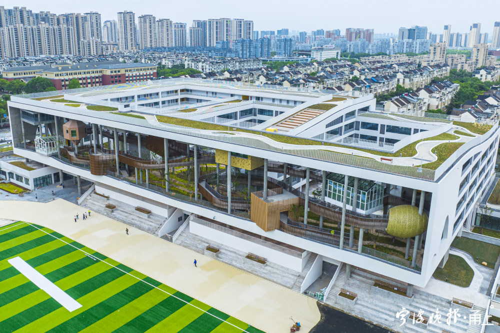 位于江北区广厦怡庭北区东面的宁波市惠贞高级中学项目建设已经进入