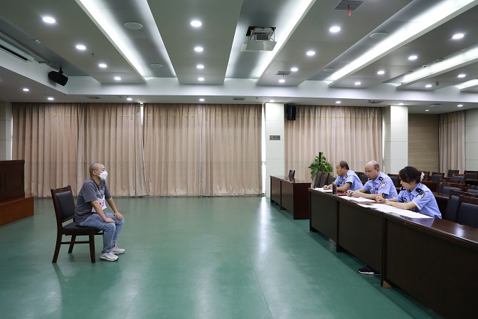 2,新招录的辅警参加面试