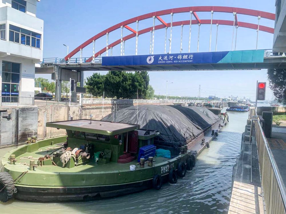 需上行通过扬州航务中心施桥船闸