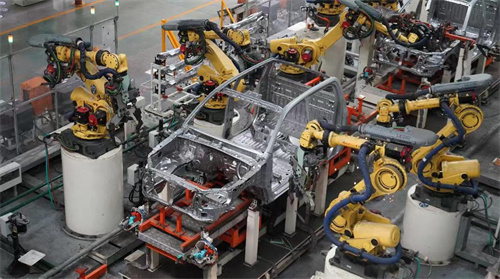 3,机器人自动焊接车身