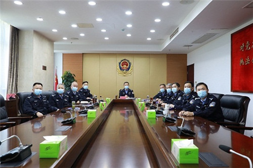 1、丹阳市公安局局党委集中收看党的二十大开幕会盛况