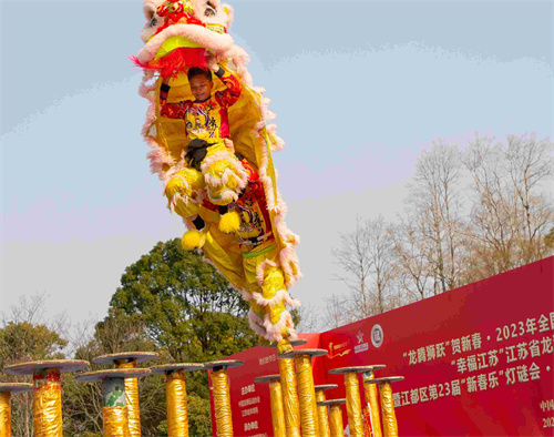 《少年中国说》干净利落,振奋人心;江苏省龙狮协会带来的醒狮梅花桩