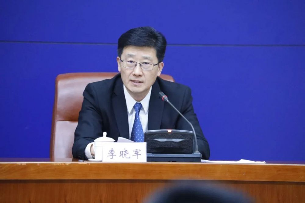 李晓军介绍,济南市限额以上批发,零售,住宿,餐饮单位数量占全市"四上"