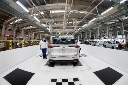 经过2年的项目建设,重庆铃耀建成了面向汽车定制化精益生产模式的创新