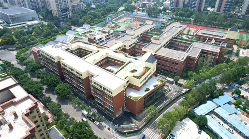 新都区第二幼儿园建设工程,以及南丰小学东校区都已经建设完成并即将